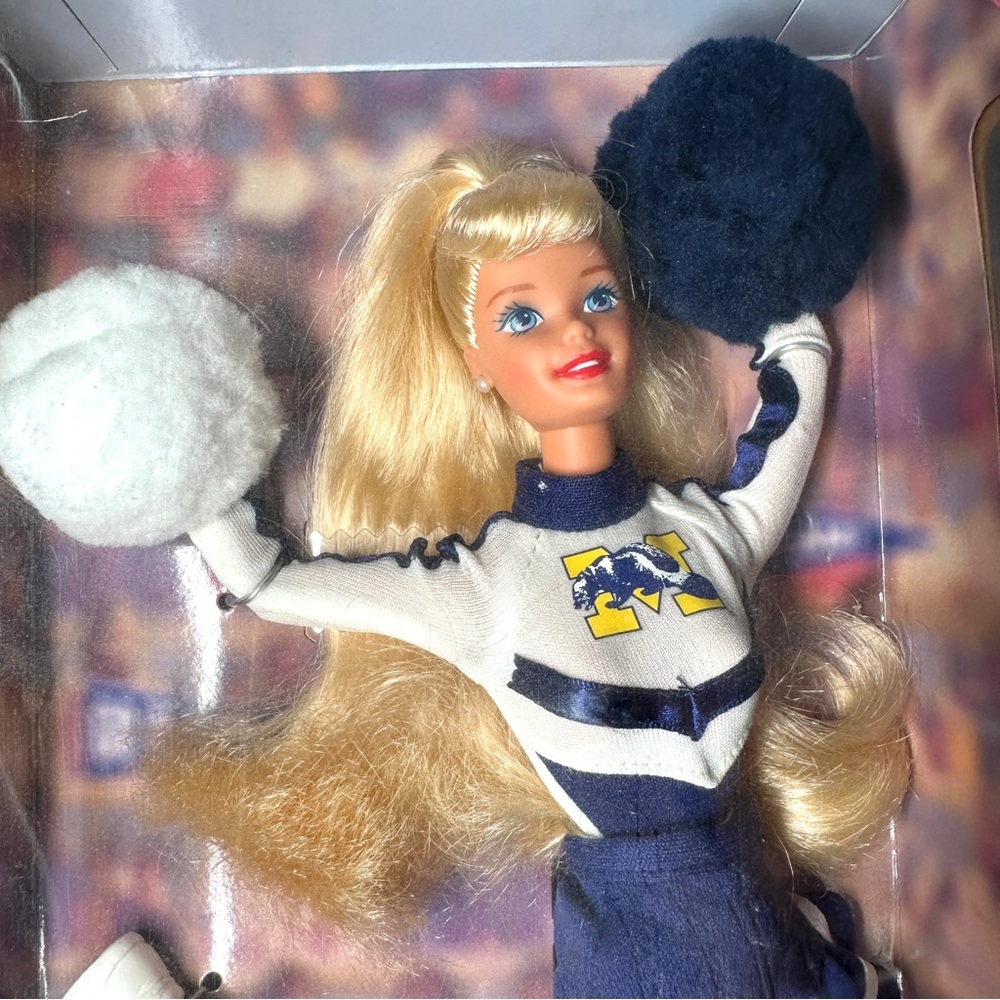 NIB Vintage 1996 Barbie University Of Michigan Wolverines Cheerleader Doll - Picture 4 of 4